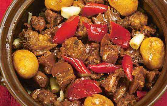 吉安有哪些特色小吃(吉安的特色小吃有全副銮驾、荷包玻璃鱼、莲花血鸭、峡江米粉、泥)