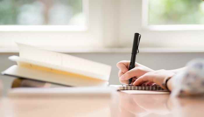 ABB词语有哪些(ABB词语的如下:黑沉沉、气冲、沉甸甸、兴冲冲、火辣辣、绿茵)