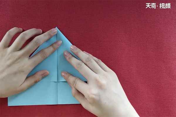 蝴蝶的折法(纸张翻过来怎么办怎么形成三角形)