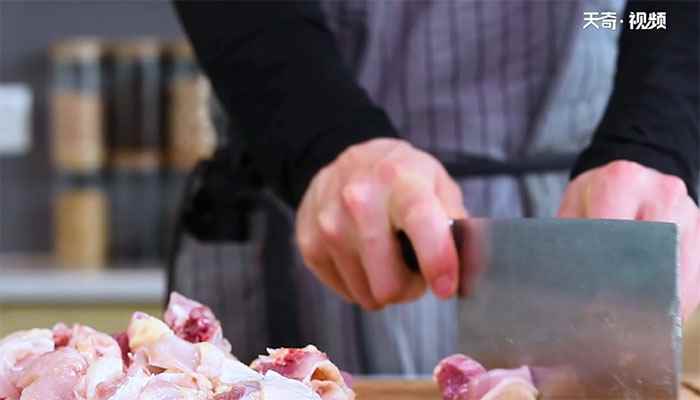 莲子炖鸡汤的做法(鸡肉怎么做最好吃)