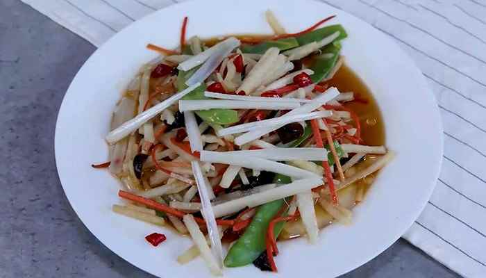 凉拌凉薯的做法(黑木耳的做法)