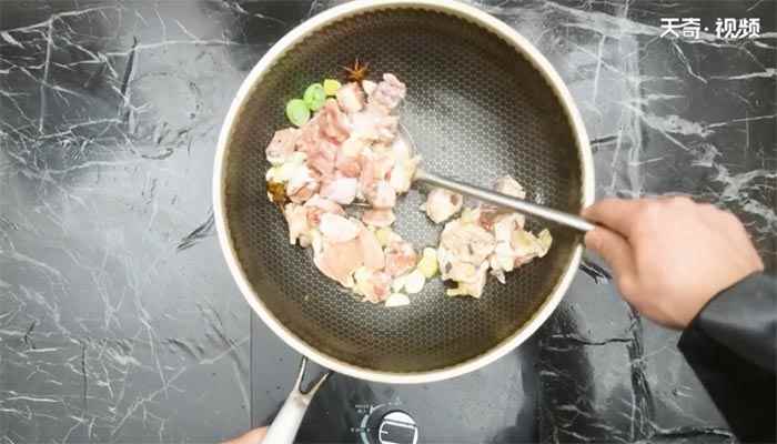 地锅鸡的做法(鸡肉怎么做好吃)