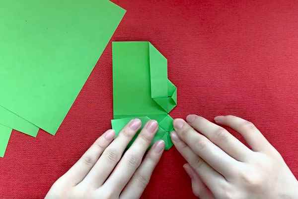 四叶草的折法(四叶草三片叶子怎么翻转)