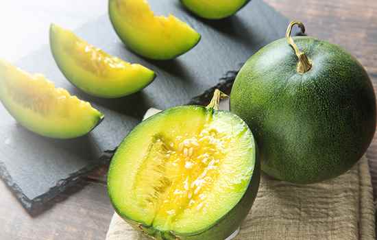 新疆有哪些特色水果(新疆特色水果有喀纳斯蜜瓜、尉犁甜瓜、一〇三团)