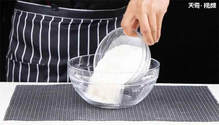 鲜肉生煎包的做法(黑芝麻面粉怎么做好吃)