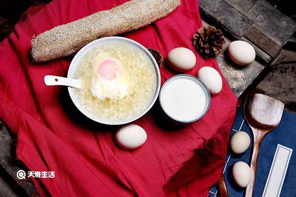 甜酒煮蛋的功效与作用(核心功效补充营养、促进消化、补益气血)