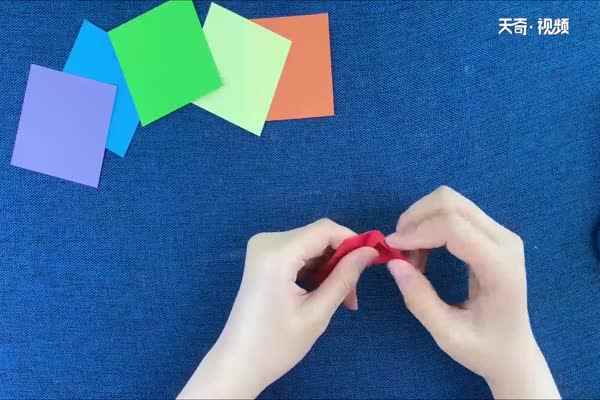魔方怎么折(小彩纸的制作方法有哪些)