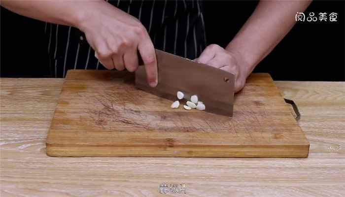 爆炒猪耳朵怎么做(猪耳朵怎么做好吃)