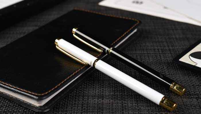 钢笔握笔姿势 钢笔握笔姿势有什么 