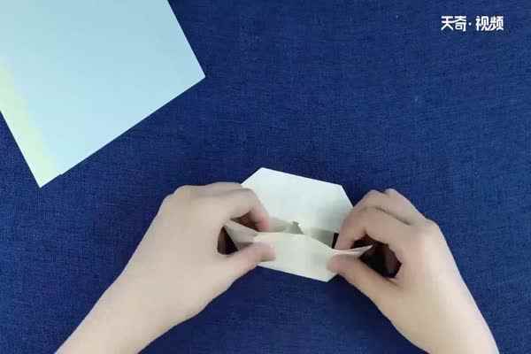 陀螺怎么折(三张方形彩纸的制作方法)