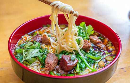 奉化有哪些小吃(奉化的特色小吃有锅烧河鳗、生鱼丝薄饼、奉化煎饼、牛肉面、奉化)