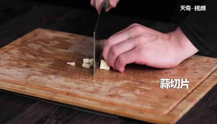 韭菜炒河虾的做法(河虾怎么做好吃)