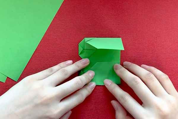 四叶草的折法(四叶草三片叶子怎么翻转)