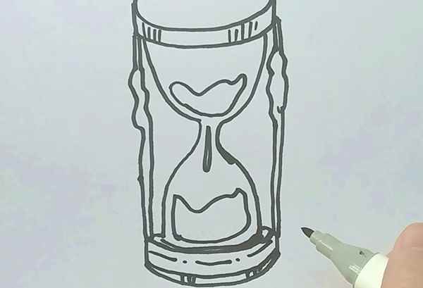 沙漏简笔画(我们先画出沙漏的顶部。)