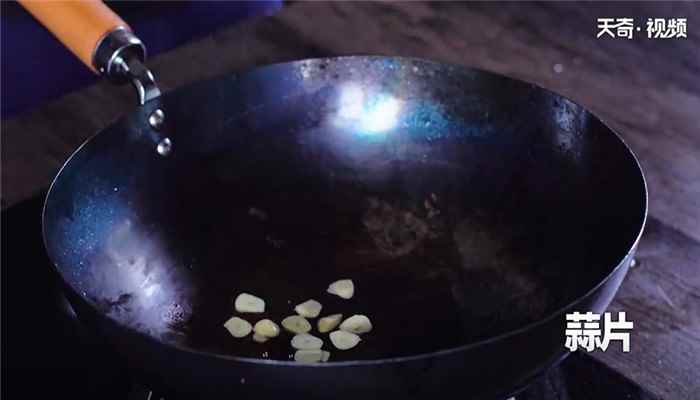 豆芽炒粉丝怎么做(青椒切丝怎么做好吃)