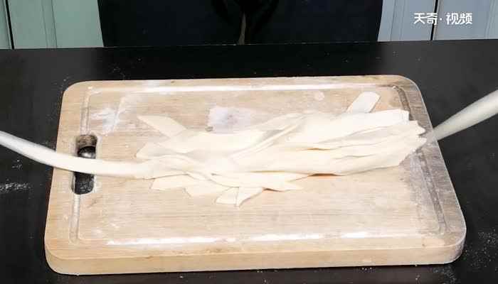 扯面的和面方法技巧(扯面好吃与否取决于和面的方法是否正确)