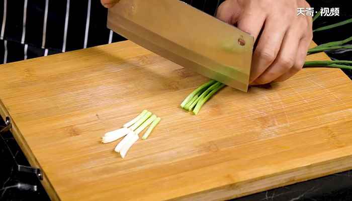 生熏带鱼的做法(【带鱼做法步骤图】带鱼怎么做)