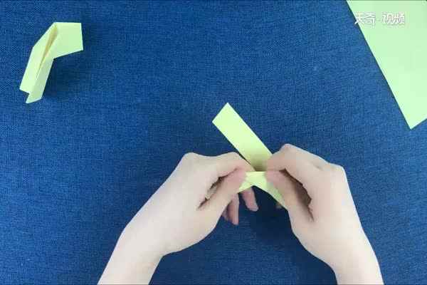 AK47枪怎么折(AK47枪的使用方法)