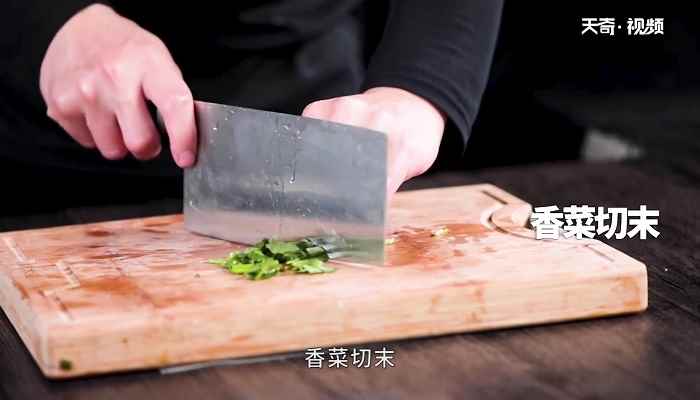 羊骨汤的做法(羊骨500克、小葱2根、生姜1块、香菜2根。)