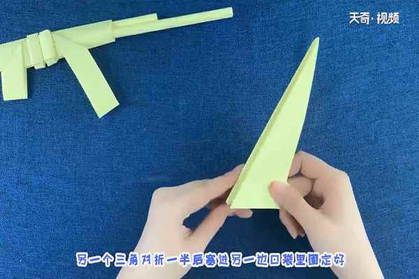 AK47枪怎么折(AK47枪的使用方法)