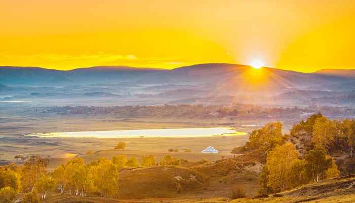 烈日骄阳的意思(“烈日骄阳”的近义词有冰天雪地、天寒地冻、冷若冰霜、滴水成冰)