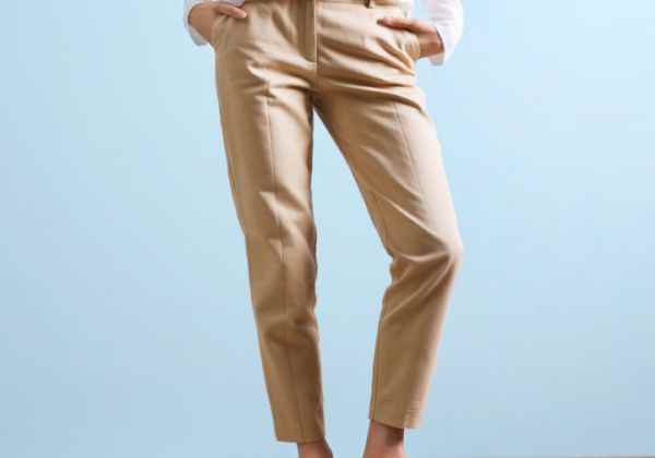米色裤子搭配什么上衣  米色裤子如何搭配