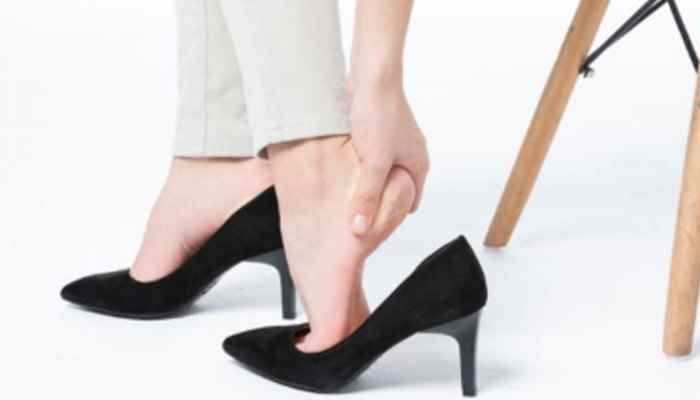 女生脚21厘米穿多大鞋(女生脚21厘米穿35码的鞋子)