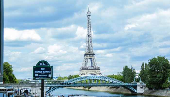 埃菲尔铁塔在哪(埃菲尔铁塔在河南岸法国巴黎的战神广场)