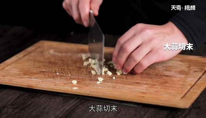 凉拌蒜苗怎么做(小米辣切圈怎么做好吃)