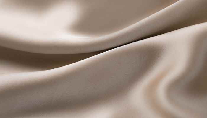 真丝绒是什么面料(真丝绒面料本质上是以特殊工艺加工出来的真丝材料)