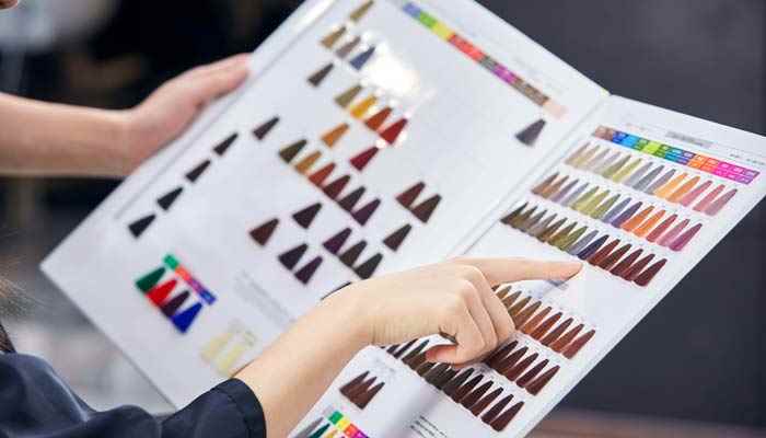 黑蓝色与蓝黑色区别(黑蓝色头发会掉成海藻绿色吗)