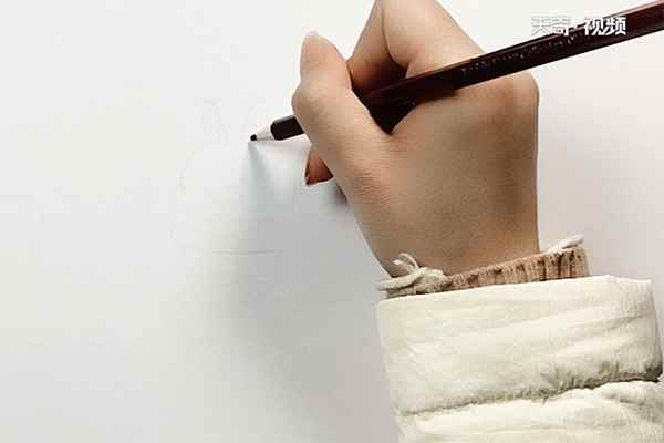 白兔简笔画(大白兔的形状是怎样的)