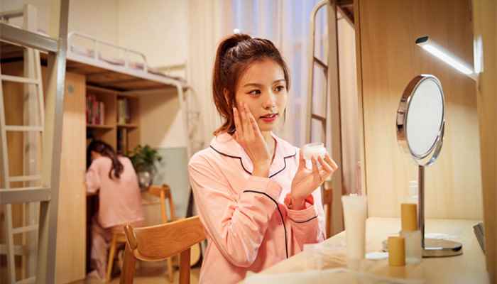 黛珂紫苏水乳适合什么肤质及年龄(黛珂紫苏水乳适合20岁以上的人群)