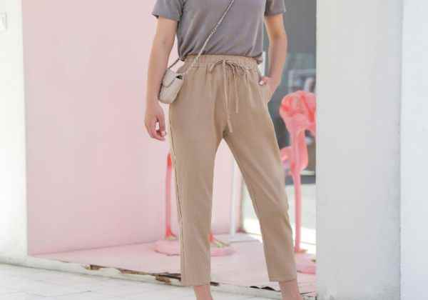 米色裤子搭配什么上衣  米色裤子如何搭配