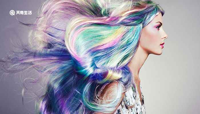 黑蓝色与蓝黑色区别(黑蓝色头发会掉成海藻绿色吗)