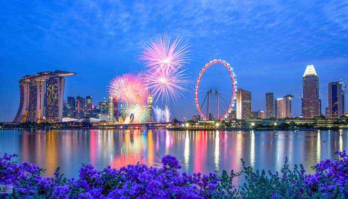 烟花的声音怎么形容(烟花的声音可以用:砰砰或者劈里啪啦或者嗖嗖来形容)