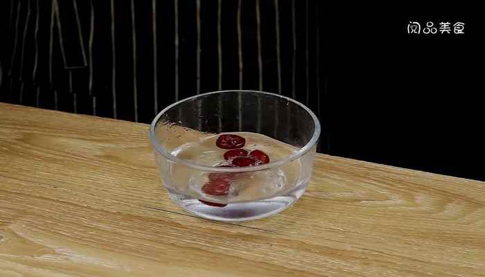 人参炖鸡的做法(枸杞的做法)