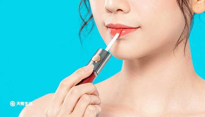 化妆的步骤是什么(基础护肤之后要先涂抹隔离霜)