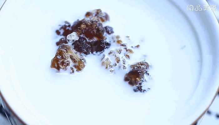 牛奶炖桃胶的做法，牛奶炖桃胶怎么做(小火炖的做法步骤有哪些)