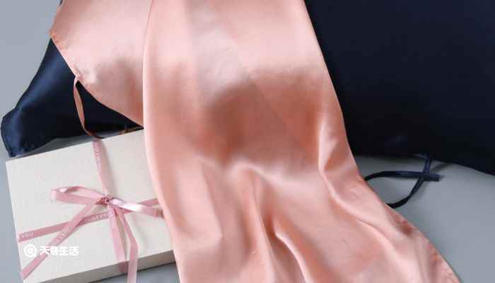 方巾的系法(小方巾怎么打平结)