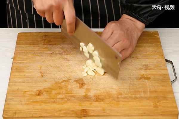 嫩炒猪肝的做法(猪肝怎么做最好吃)