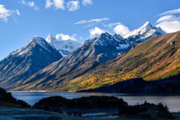 玉盘珍馐直万钱前一句  玉盘珍馐直万钱啥意思