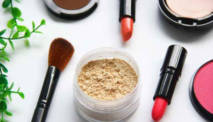 粉饼与散粉有什么区别(散粉的功效与作用有哪些)