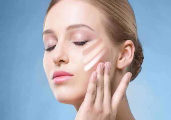 粉底液有哪些作用(粉底液的作用有:防晒、隔离脏空气、修容调色、抗辐射、抗衰老、)