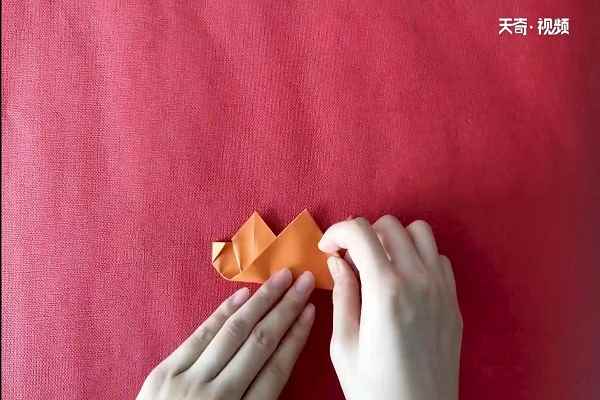 帽子怎么折(如何拿出一张正方形纸张)