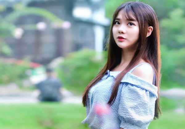 头发染什么颜色好看 好看的发色推荐