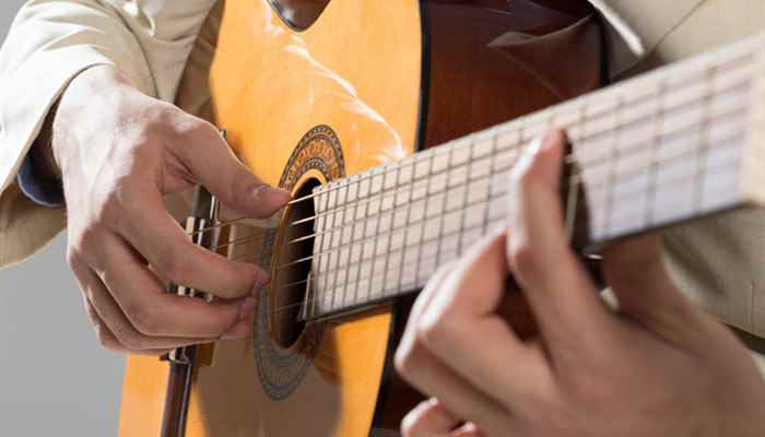 循声望去和寻声望去的区别(寻声暗问弹者谁琵琶声停欲语迟)