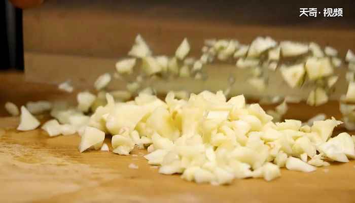 蒜蓉烤大虾怎么做(大虾怎么做好吃的做法步骤)