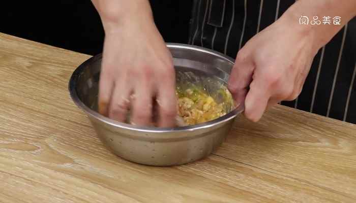 猪肉丸子火腿汤怎么做(火腿肠切片的做法步骤图)