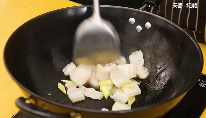 莲白回锅肉的做法(五花肉怎么做好吃)